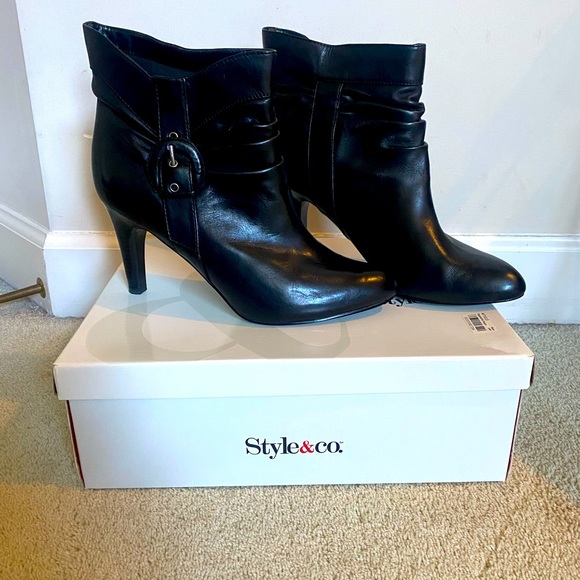 Women’s Style & Co black heeled booties, size 8 - Picture 1 of 7